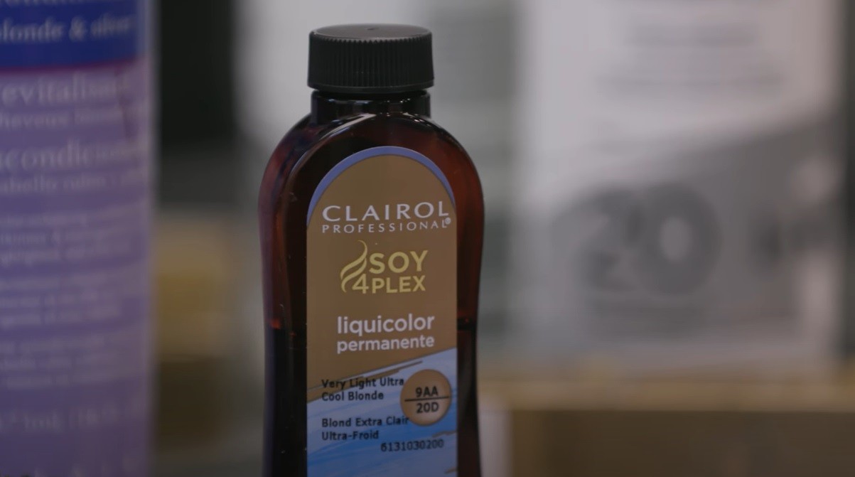 How To Colour Your Hair At Home with Clairol 9AA